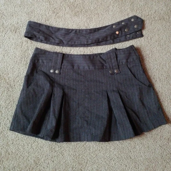 American Rag Grey Mini Skirt Size 9 - Picture 1 of 4